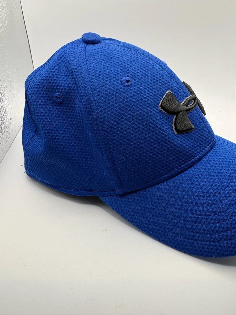 Under Armour Youth S/M Blue Black Logo Performance Fitted Baseball Hat